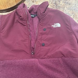 Woman’s quart zip pull over